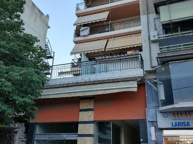 By The Train Station 2 * ラリサ